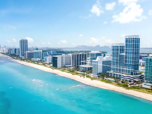 2-bedroom condo for sale in Miami Beach - 6801 Collins Ave 1215 - MondialRealty