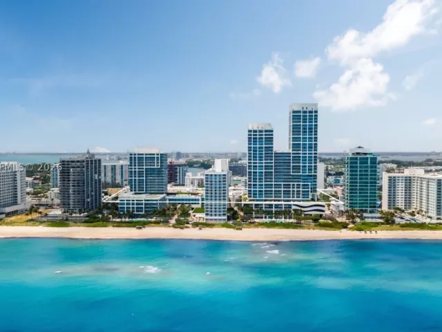2-bedroom condo for sale in Miami Beach - 6801 Collins Ave 1215 - MondialRealty