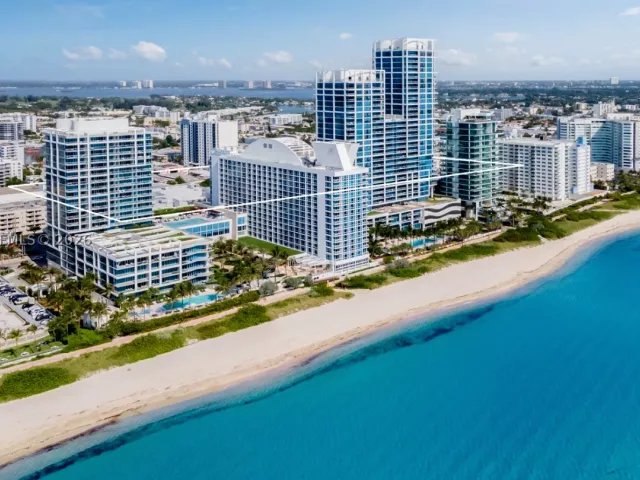 2-bedroom condo for sale in Miami Beach - 6801 Collins Ave 1215 - MondialRealty