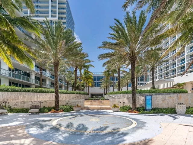 2-bedroom condo for sale in Miami Beach - 6801 Collins Ave 1215 - MondialRealty