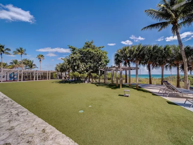 2-bedroom condo for sale in Miami Beach - 6801 Collins Ave 1215 - MondialRealty