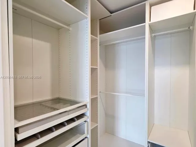 3-bedroom condo for rent in Miami - 700 NE 24th Street 3903 - MondialRealty
