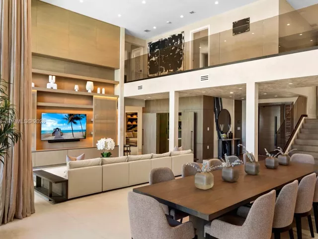 6-bedroom home for sale in Hallandale Beach - 110 Holiday Dr - MondialRealty