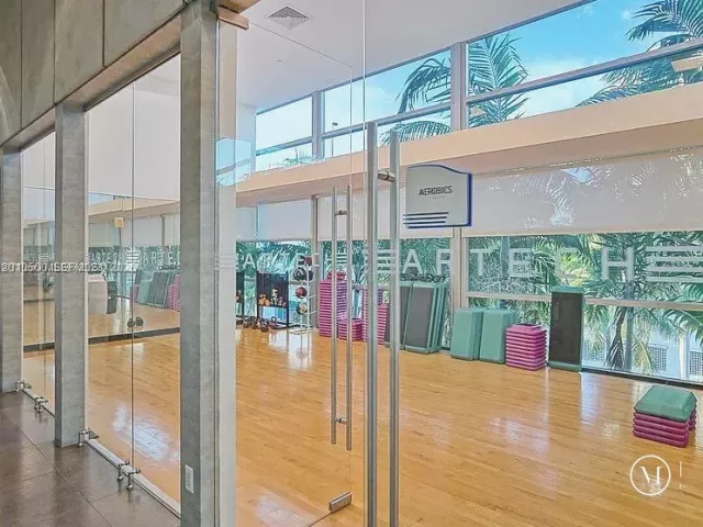 1-bedroom condo for rent in Aventura - 2950 NE 188th St 448 - MondialRealty