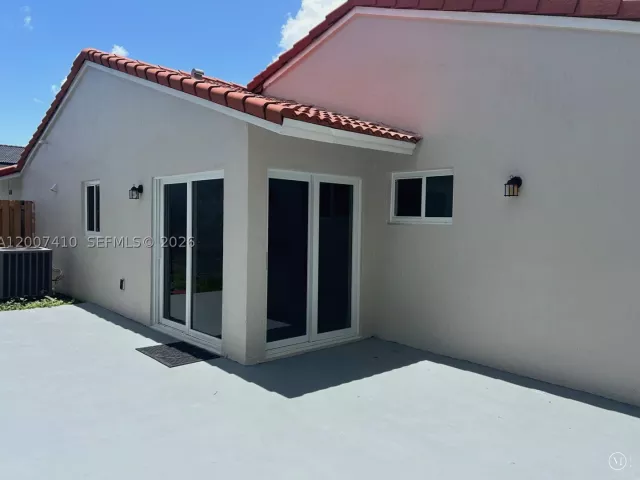 3-bedroom home for rent in Miami - 10058 SW 156th Ct - MondialRealty