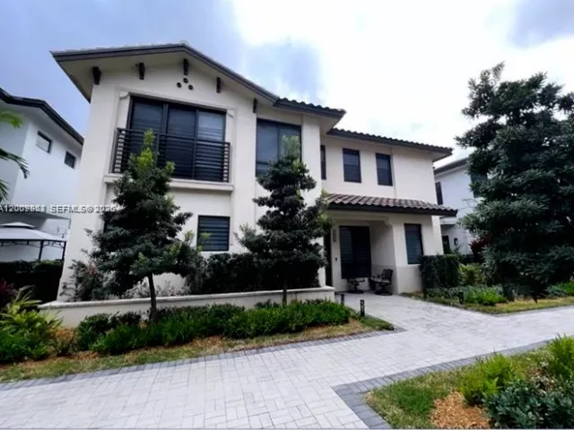 3-bedroom home for rent in Doral - 8253 NW 47th Ln - MondialRealty