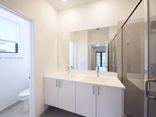 3-bedroom home for rent in Doral - 8370 NW 49th St 8370 - MondialRealty