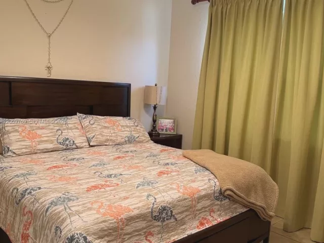 5-bedroom home for sale in Homestead - 3955 NE 13th Dr - MondialRealty