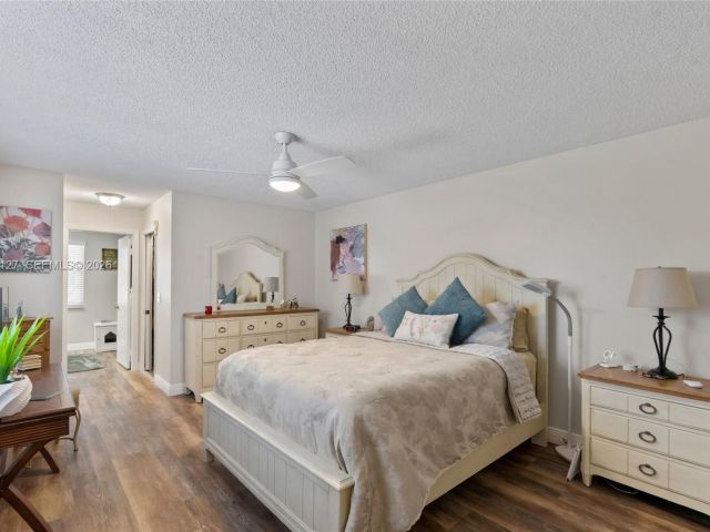3-bedroom home for sale in Cooper City - 11004 Neptune Dr - MondialRealty