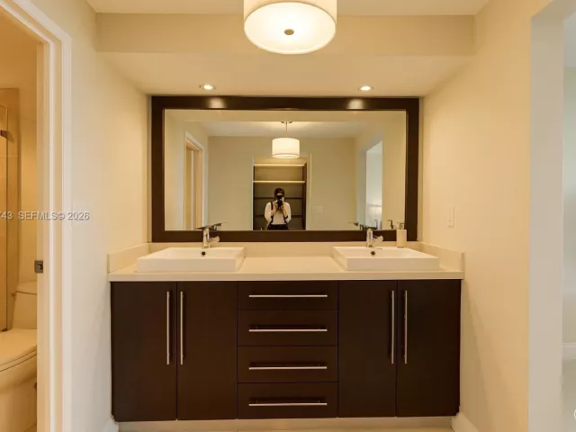 2-bedroom condo for rent in Sunny Isles Beach - 100 Bayview Dr 1026 - MondialRealty
