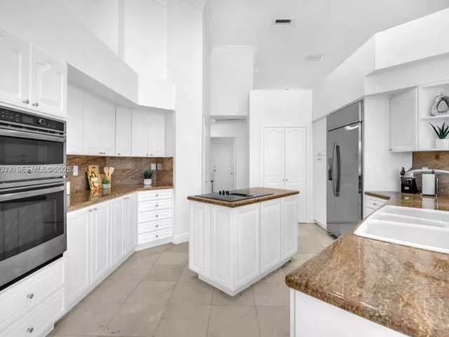 5-bedroom home for rent in Pembroke Pines - 620 W Laurel Ln W - MondialRealty