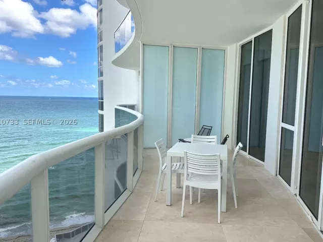 2-bedroom condo for rent in Sunny Isles Beach - 15901 Collins Ave 1203 - MondialRealty