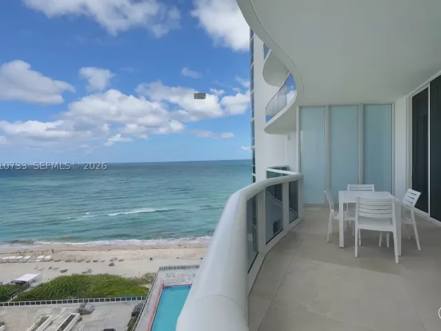 2-bedroom condo for rent in Sunny Isles Beach - 15901 Collins Ave 1203 - MondialRealty