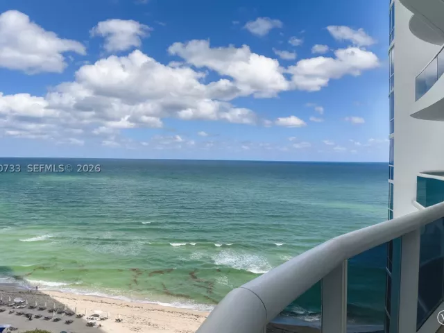 2-bedroom condo for rent in Sunny Isles Beach - 15901 Collins Ave 1203 - MondialRealty