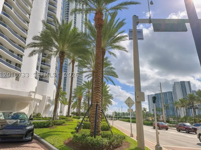 2-bedroom condo for rent in Sunny Isles Beach - 15901 Collins Ave 1203 - MondialRealty