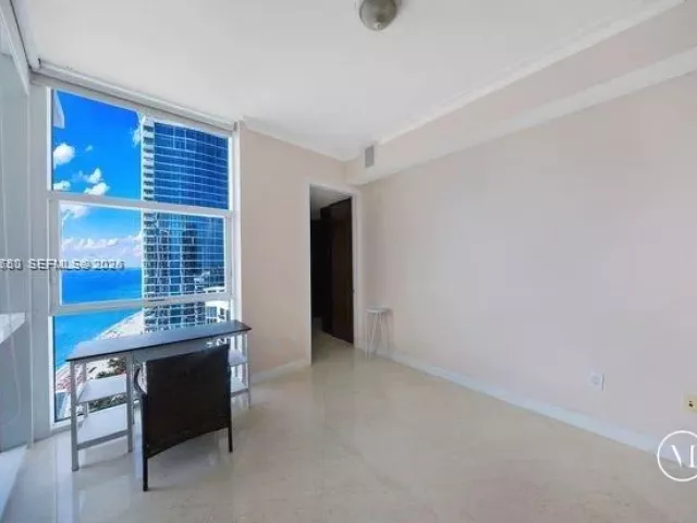 3-bedroom condo for rent in Sunny Isles Beach - 18101 Collins Ave 4702 - MondialRealty