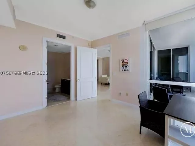 3-bedroom condo for rent in Sunny Isles Beach - 18101 Collins Ave 4702 - MondialRealty