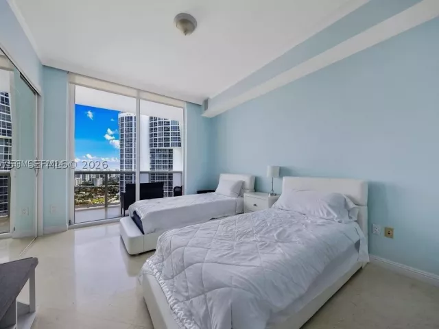 3-bedroom condo for rent in Sunny Isles Beach - 18101 Collins Ave 4702 - MondialRealty