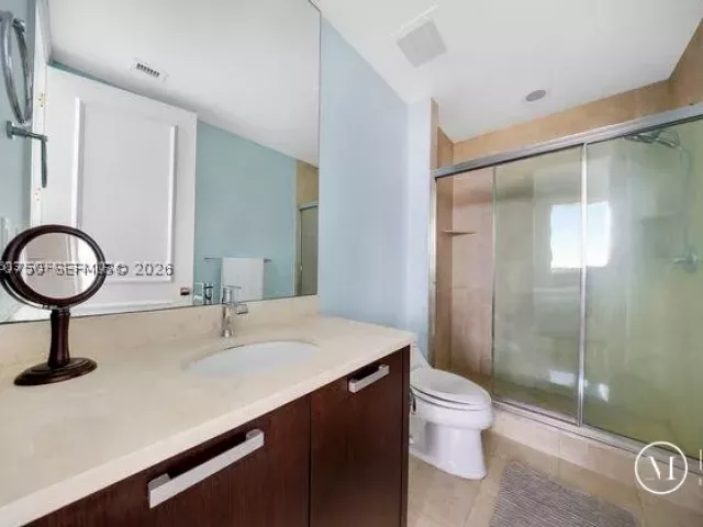 3-bedroom condo for rent in Sunny Isles Beach - 18101 Collins Ave 4702 - MondialRealty