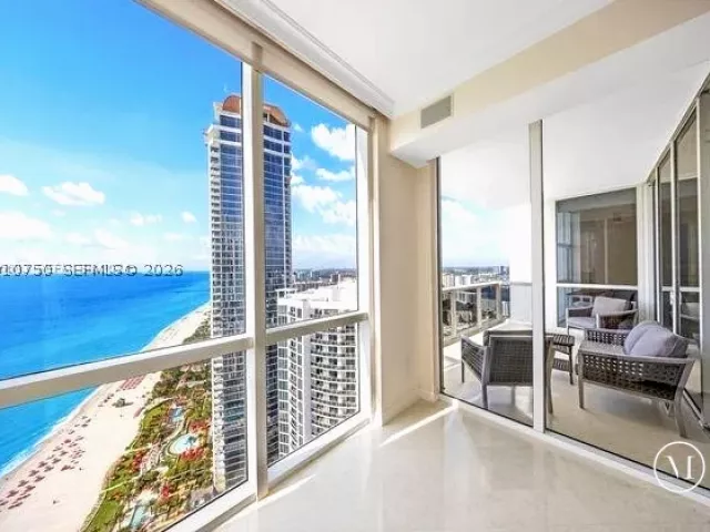 3-bedroom condo for rent in Sunny Isles Beach - 18101 Collins Ave 4702 - MondialRealty