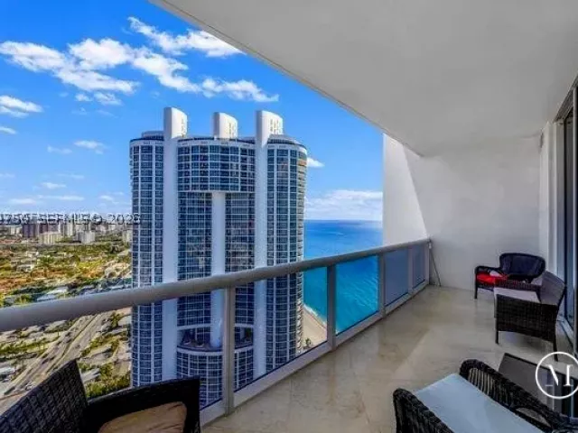 3-bedroom condo for rent in Sunny Isles Beach - 18101 Collins Ave 4702 - MondialRealty