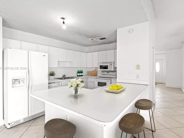 3-bedroom home for sale in Miami - 14300 SW 52nd St - MondialRealty