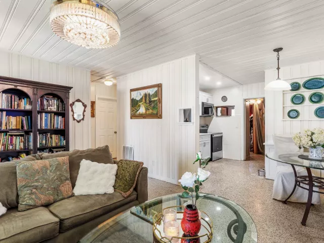 2-bedroom home for sale in West Palm Beach - 418 Kern Street - MondialRealty