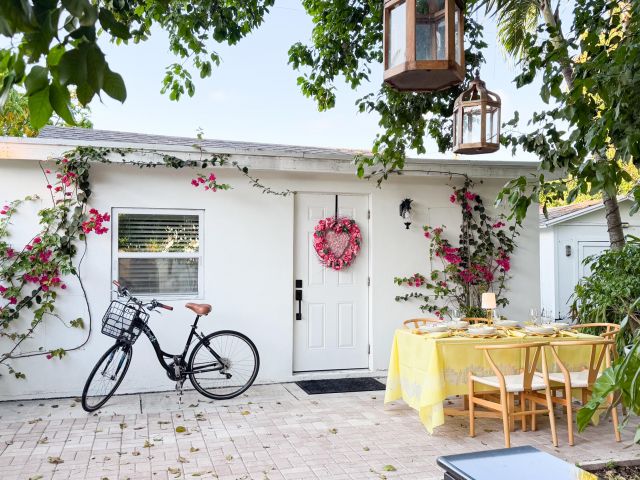 2-bedroom home for rent in West Palm Beach - 521 Hampton Road - MondialRealty