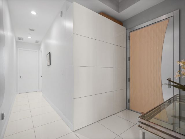 3-bedroom condo for sale in Sunny Isles Beach - 15901 Collins Avenue 3902 - MondialRealty
