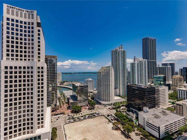 2-bedroom condo for sale in Miami - 68 SE 6th St 2701 - MondialRealty