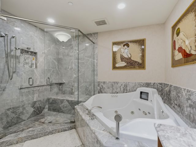4-bedroom condo for rent in Sunny Isles Beach - 16051 Collins Avenue Unit 1104 - MondialRealty