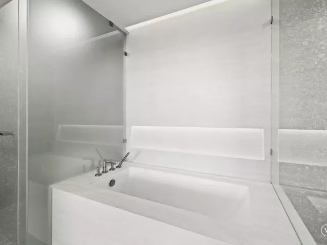 1-bedroom condo for rent in Pompano Beach - 900 N Ocean Boulevard 305 - MondialRealty