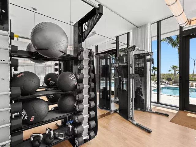 1-bedroom condo for rent in Pompano Beach - 900 N Ocean Boulevard 305 - MondialRealty