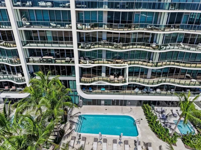 1-bedroom condo for rent in Pompano Beach - 900 N Ocean Boulevard 305 - MondialRealty