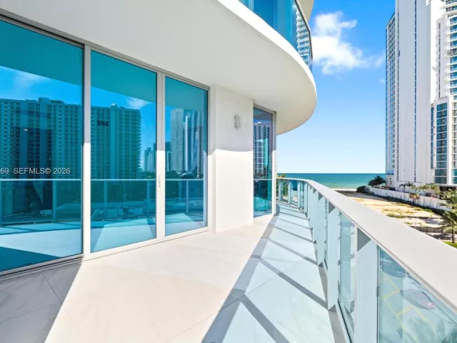 3-bedroom condo for sale in Sunny Isles Beach - 17550 Collins 501 - MondialRealty
