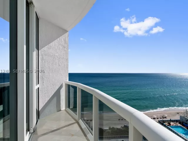 3-bedroom condo for sale in Sunny Isles Beach - 15901 Collins Ave 1206 - MondialRealty