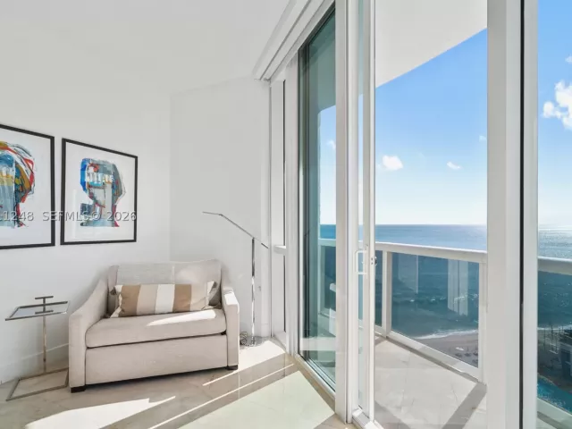 3-bedroom condo for sale in Sunny Isles Beach - 15901 Collins Ave 1206 - MondialRealty
