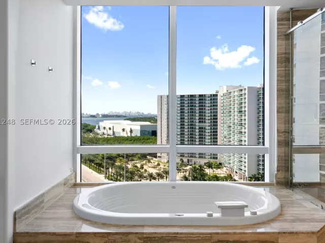 3-bedroom condo for sale in Sunny Isles Beach - 15901 Collins Ave 1206 - MondialRealty