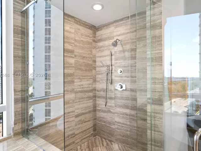 3-bedroom condo for sale in Sunny Isles Beach - 15901 Collins Ave 1206 - MondialRealty