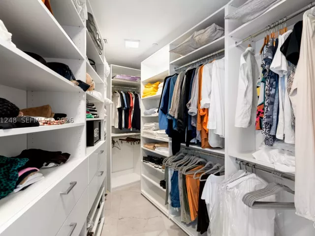 3-bedroom condo for sale in Sunny Isles Beach - 15901 Collins Ave 1206 - MondialRealty