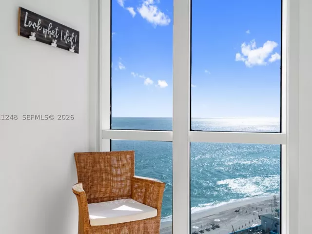 3-bedroom condo for sale in Sunny Isles Beach - 15901 Collins Ave 1206 - MondialRealty