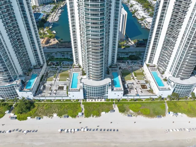 3-bedroom condo for sale in Sunny Isles Beach - 15901 Collins Ave 1206 - MondialRealty