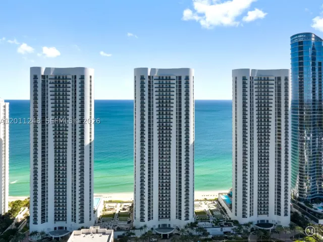 3-bedroom condo for sale in Sunny Isles Beach - 15901 Collins Ave 1206 - MondialRealty