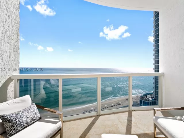 3-bedroom condo for sale in Sunny Isles Beach - 15901 Collins Ave 1206 - MondialRealty