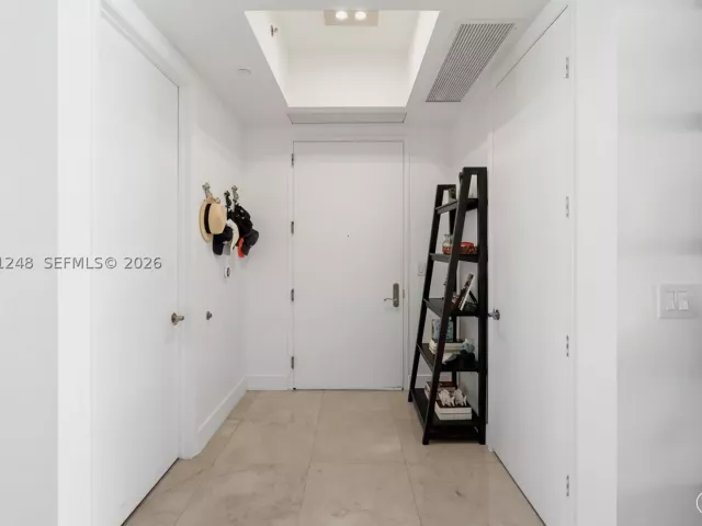 3-bedroom condo for sale in Sunny Isles Beach - 15901 Collins Ave 1206 - MondialRealty