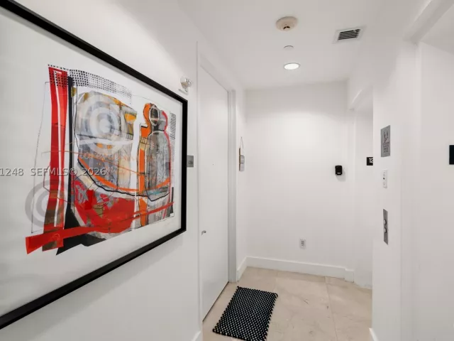 3-bedroom condo for sale in Sunny Isles Beach - 15901 Collins Ave 1206 - MondialRealty
