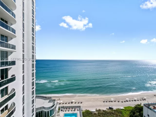 3-bedroom condo for sale in Sunny Isles Beach - 15901 Collins Ave 1206 - MondialRealty