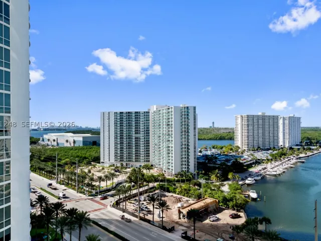 3-bedroom condo for sale in Sunny Isles Beach - 15901 Collins Ave 1206 - MondialRealty