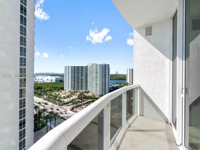 3-bedroom condo for sale in Sunny Isles Beach - 15901 Collins Ave 1206 - MondialRealty