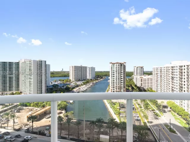 3-bedroom condo for sale in Sunny Isles Beach - 15901 Collins Ave 1206 - MondialRealty